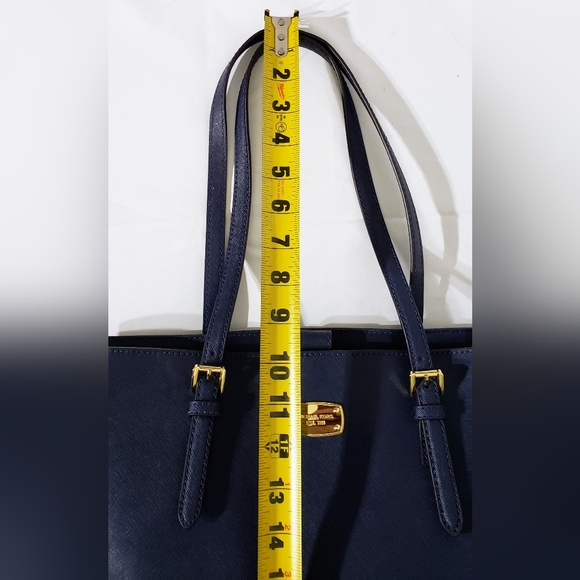 Michael Kors Jet set leather tote. EUC - Picture 2 of 15